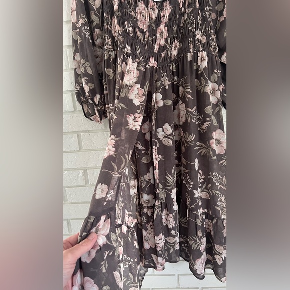 Torrid Smocked Chiffon Tunic Gray Floral Boho Size 2 - Picture 6 of 10